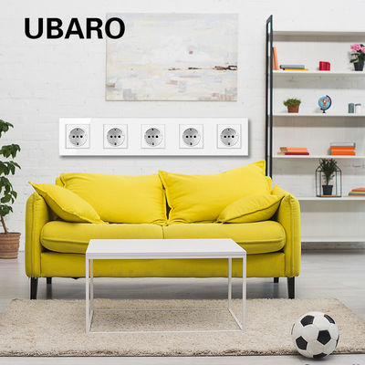 Un buen precio. Conectores de pared eléctricos de color blanco UL94V0 16Amp Panel de vidrio templado de pared multiplug En línea